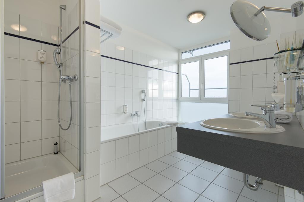 Hotel Rheinpark ריס מראה חיצוני תמונה