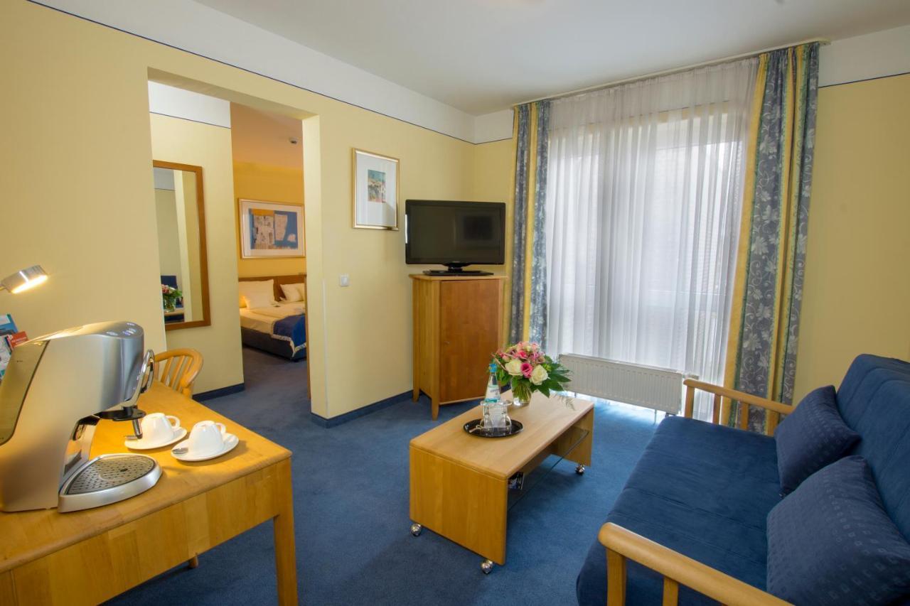 Hotel Rheinpark ריס מראה חיצוני תמונה